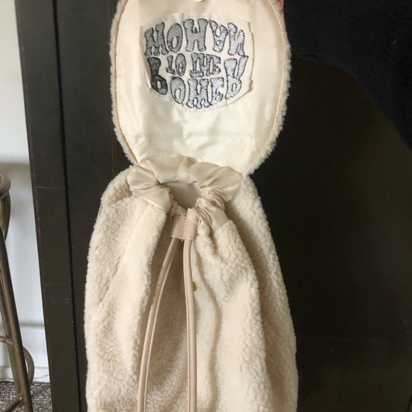 Brand new embroidered sherpa backpack - Picture 7 of 7